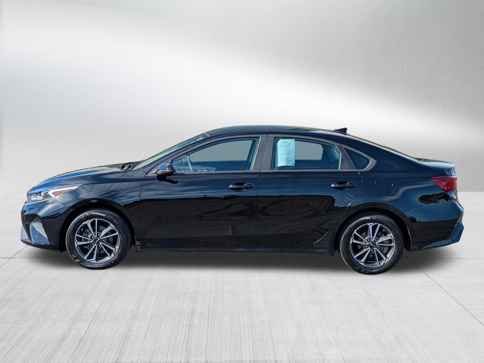 Certified 2024 Kia Forte LXS w/ LXS Technology Package FWD image 4