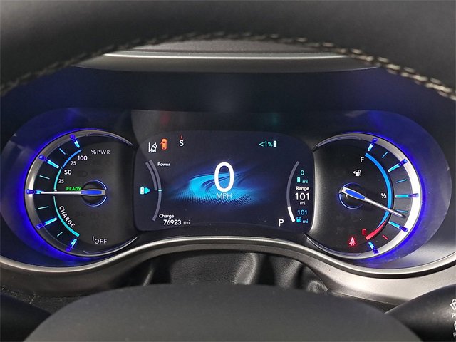 Used 2023 Chrysler Pacifica Touring-L image 26