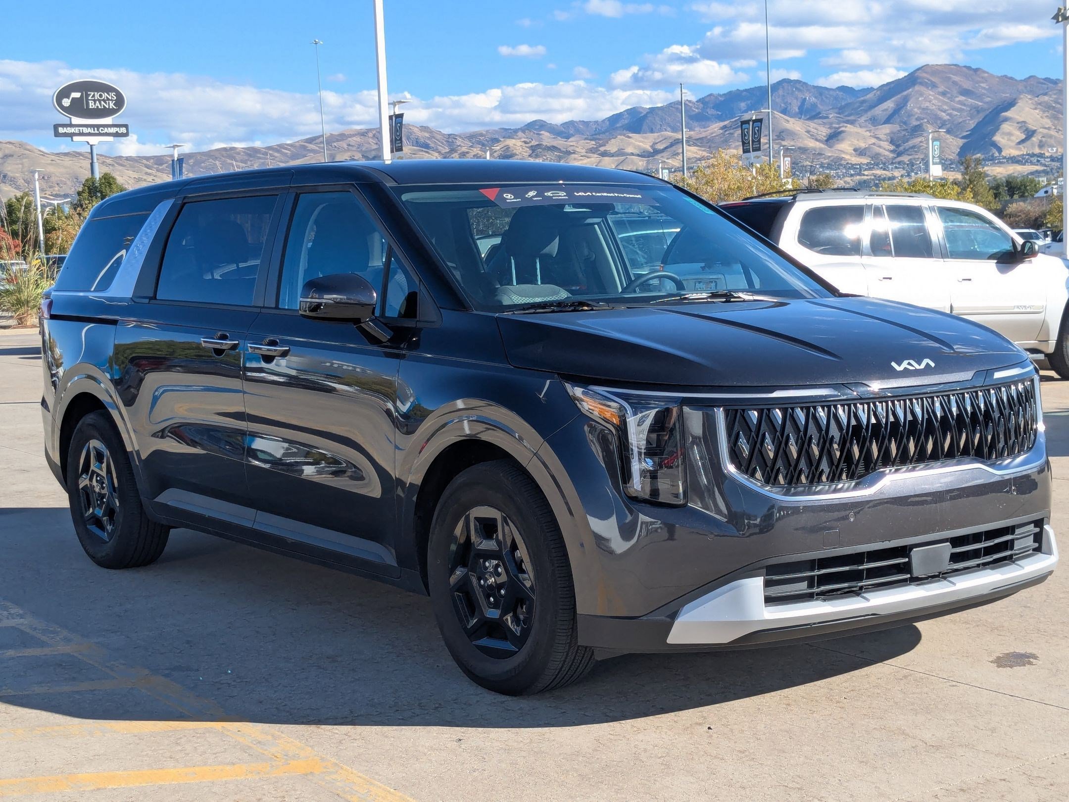 Certified 2025 Kia Carnival LX image 7