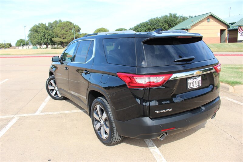 Used 2018 Chevrolet Traverse LT FWD image 3