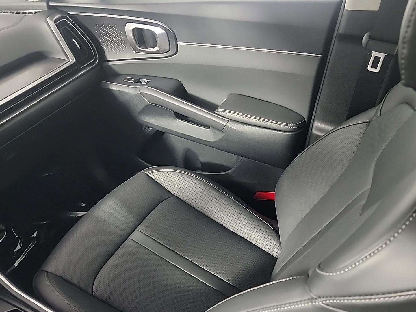 Used 2025 Kia Sorento EX w/ Panoramic Sunroof Package image 24