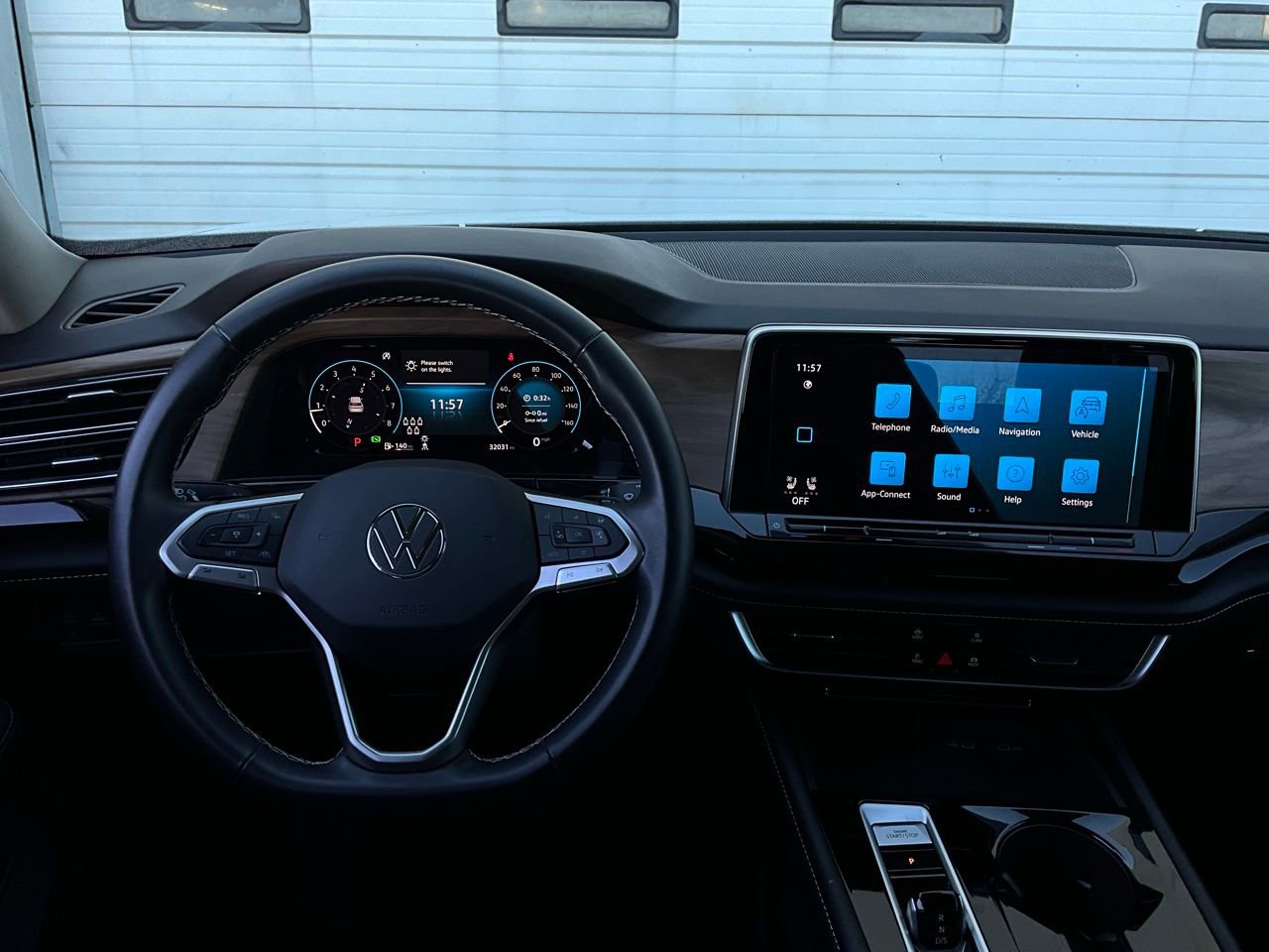 Used 2025 Volkswagen Atlas SE image 15