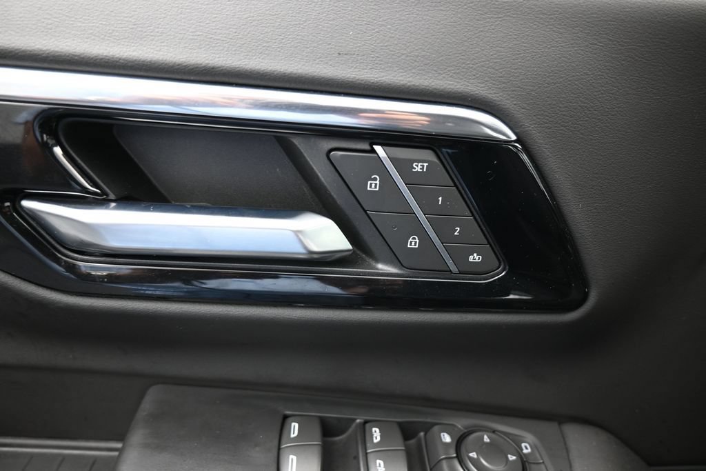 Used 2025 Chevrolet Tahoe LT w/ Comfort Package RWD image 15