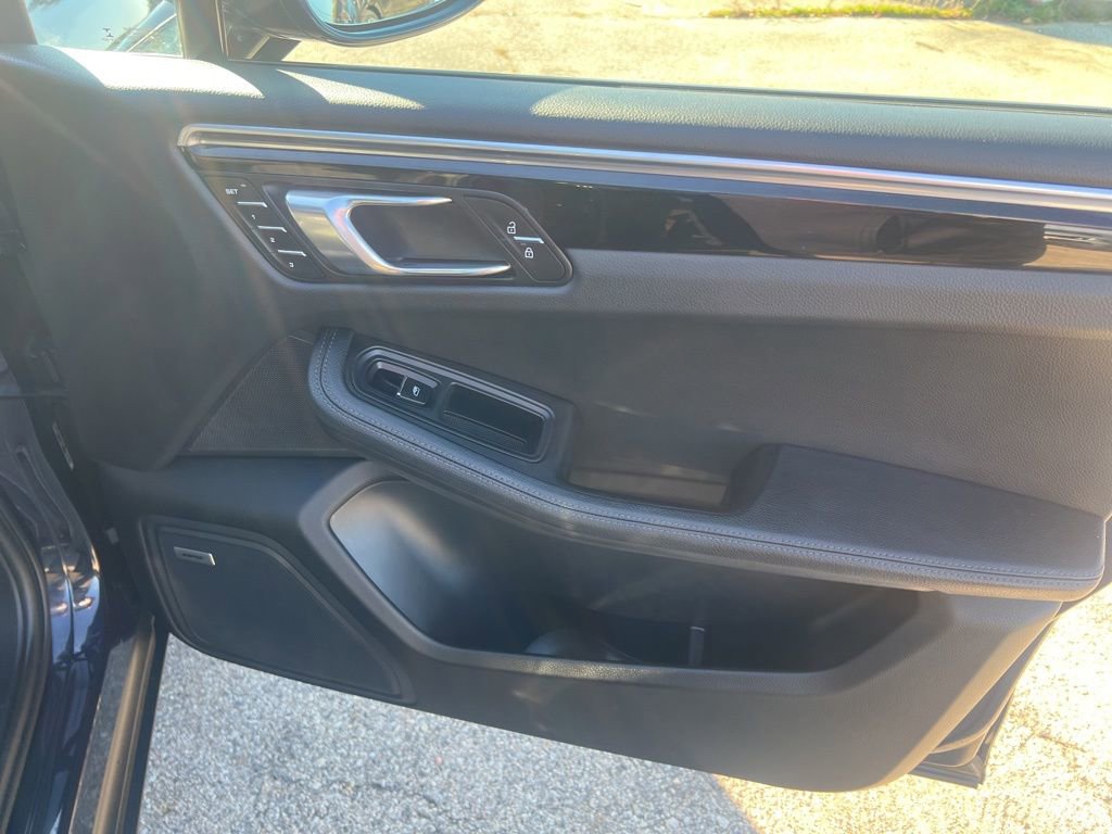 Used 2022 Porsche Macan Base image 23