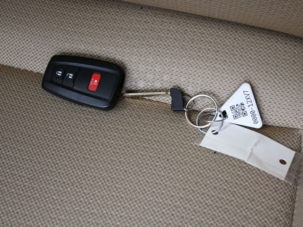 Used 2019 Toyota Prius LE image 29