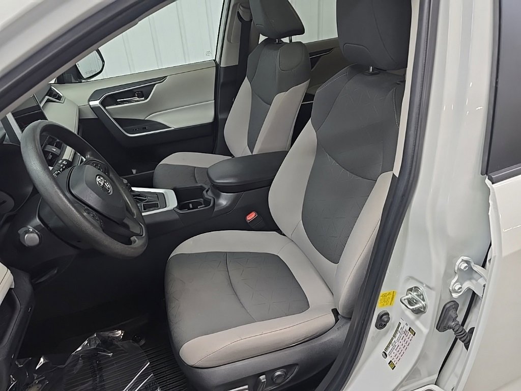 Used 2023 Toyota RAV4 XLE image 30