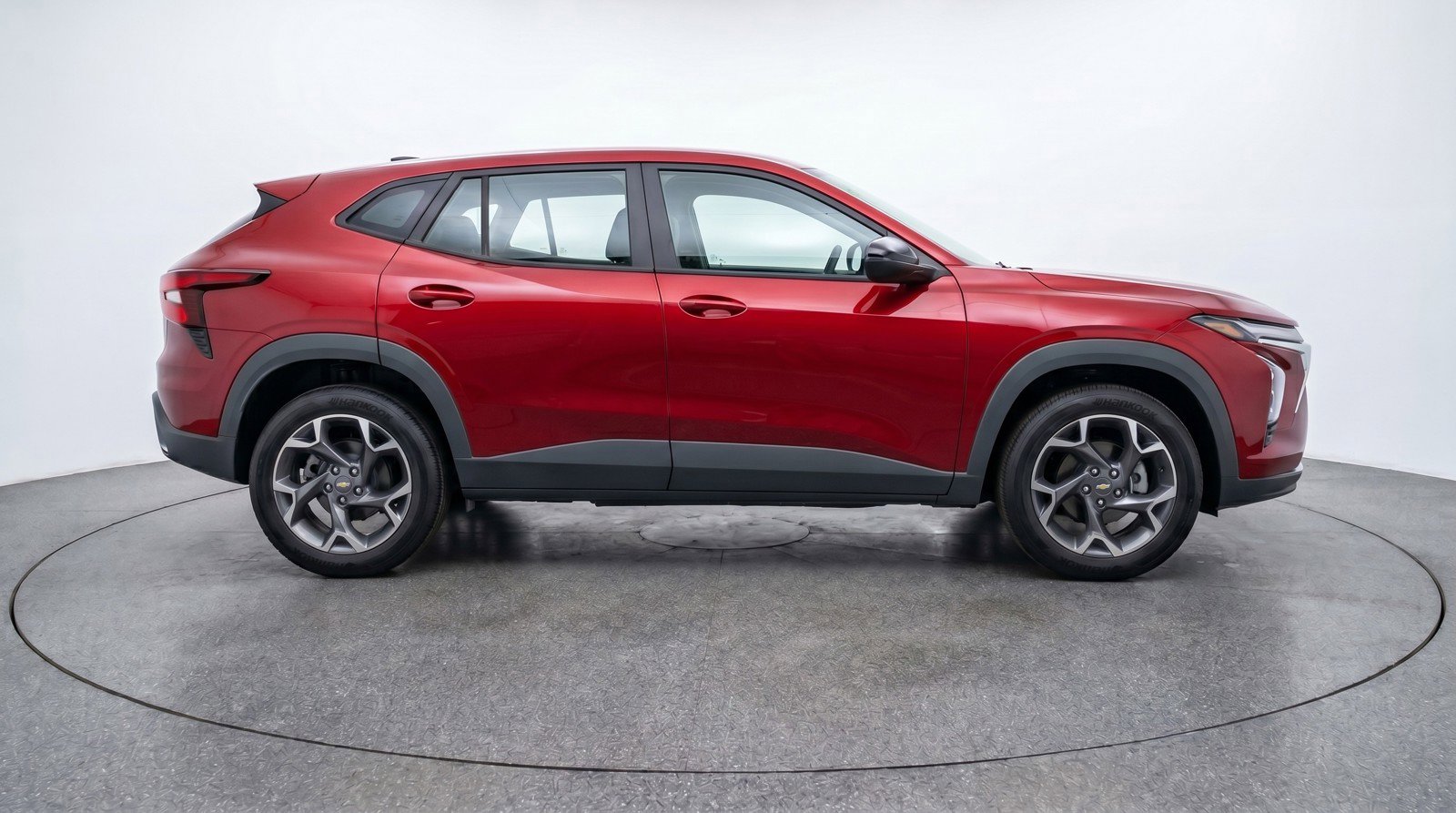 Used 2025 Chevrolet Trax LT FWD image 11