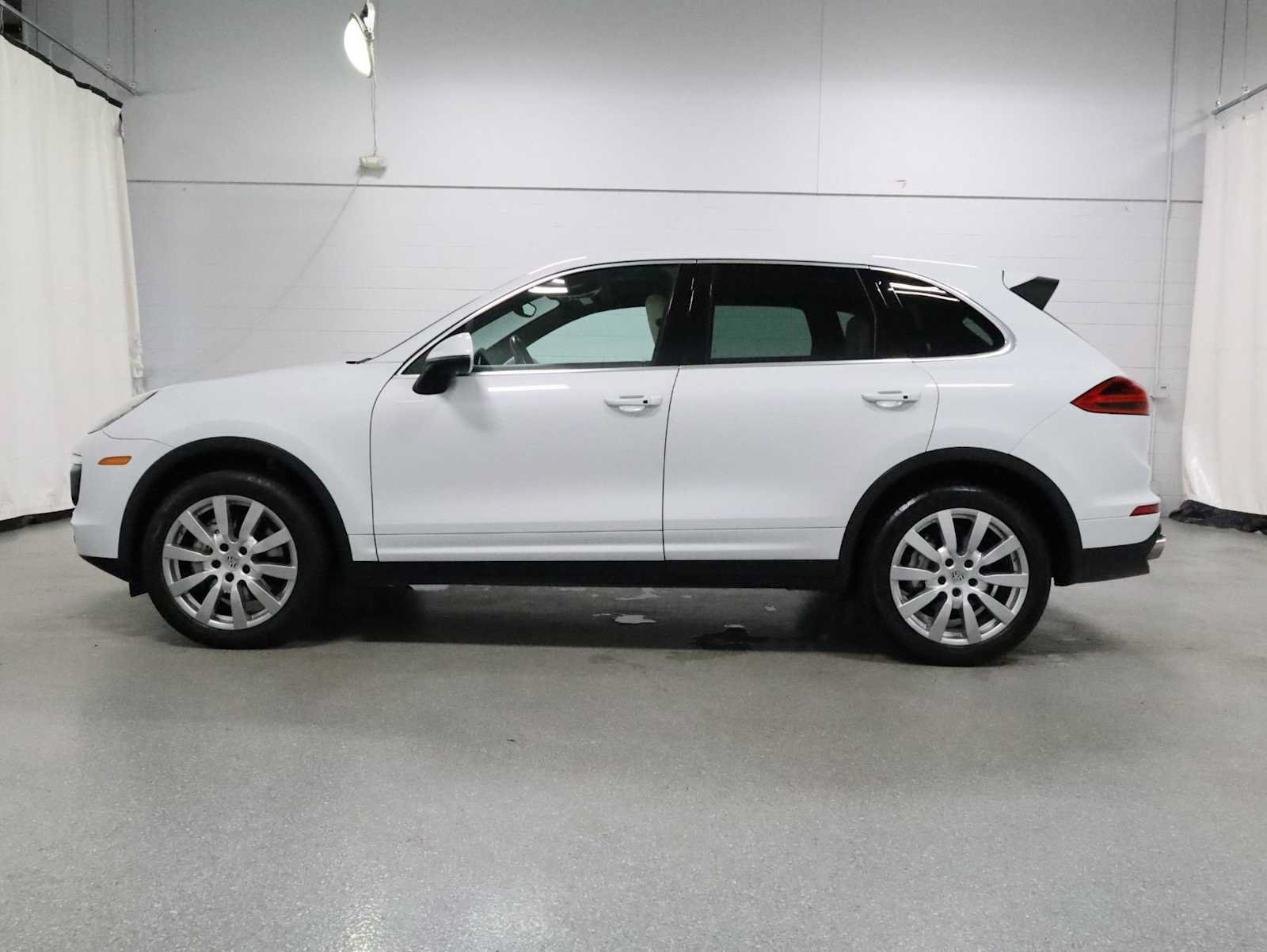 Used 2015 Porsche Cayenne S AWD/4WD image 2
