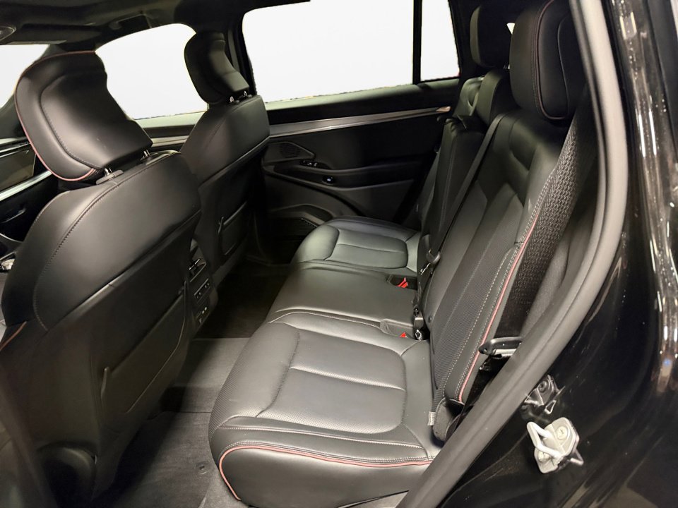 Used 2024 Jeep Wagoneer Launch Edition image 16