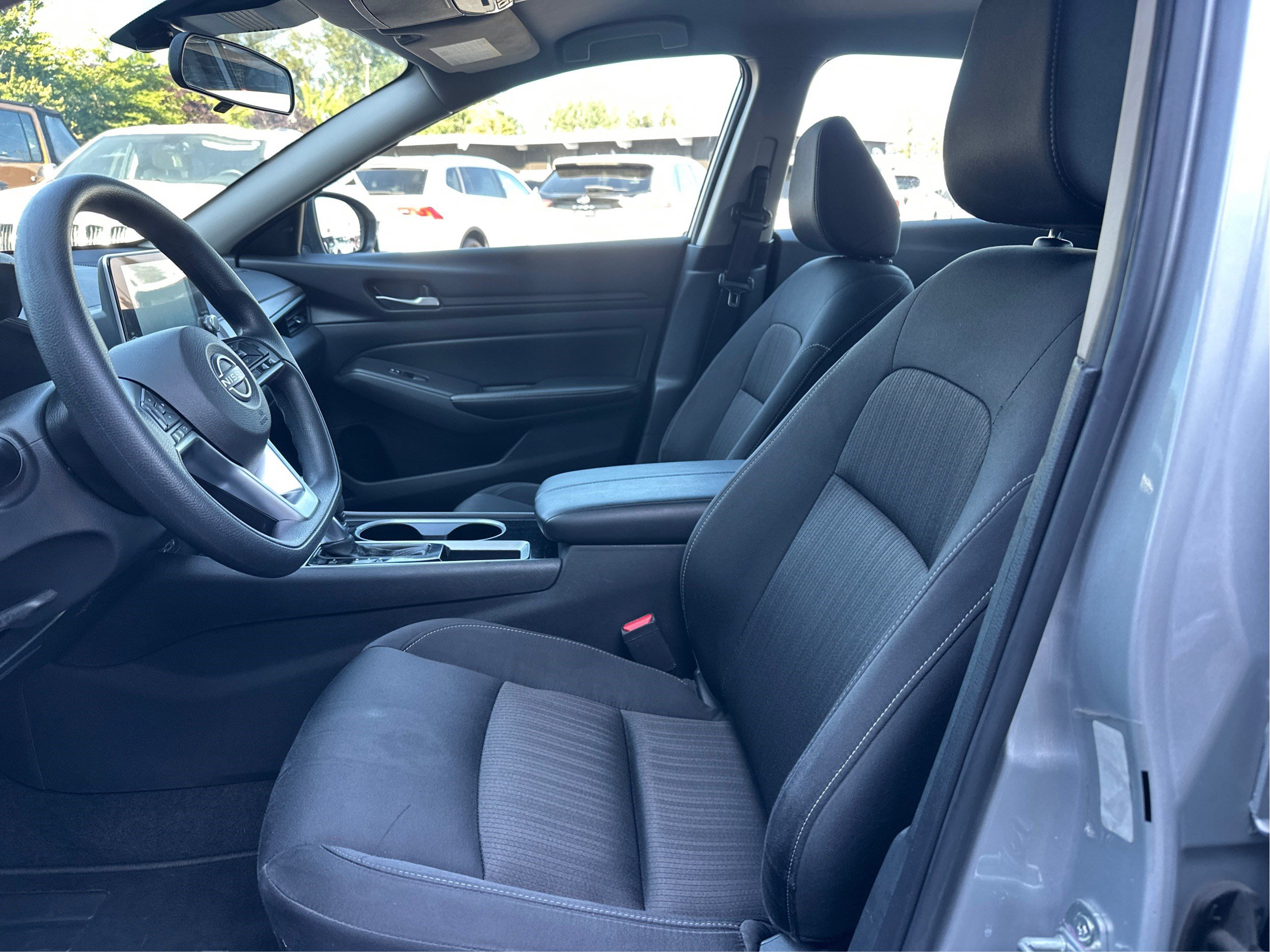 Used 2024 Nissan Altima 2.5 SV FWD image 9