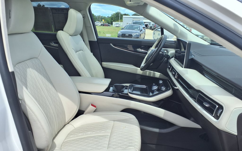 Used 2023 Lincoln Nautilus Black Label AWD/4WD image 18