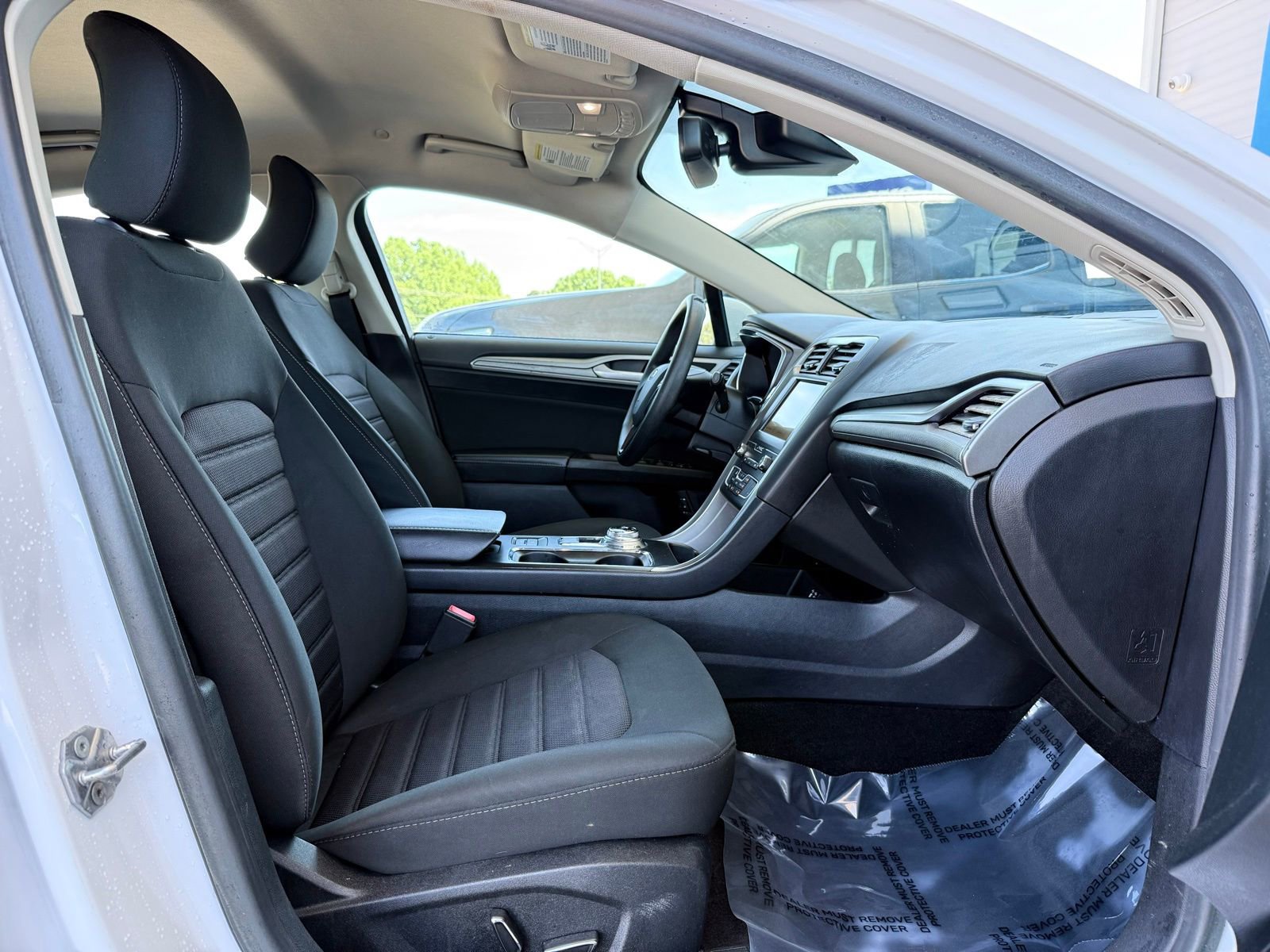 Used 2019 Ford Fusion SE FWD image 21