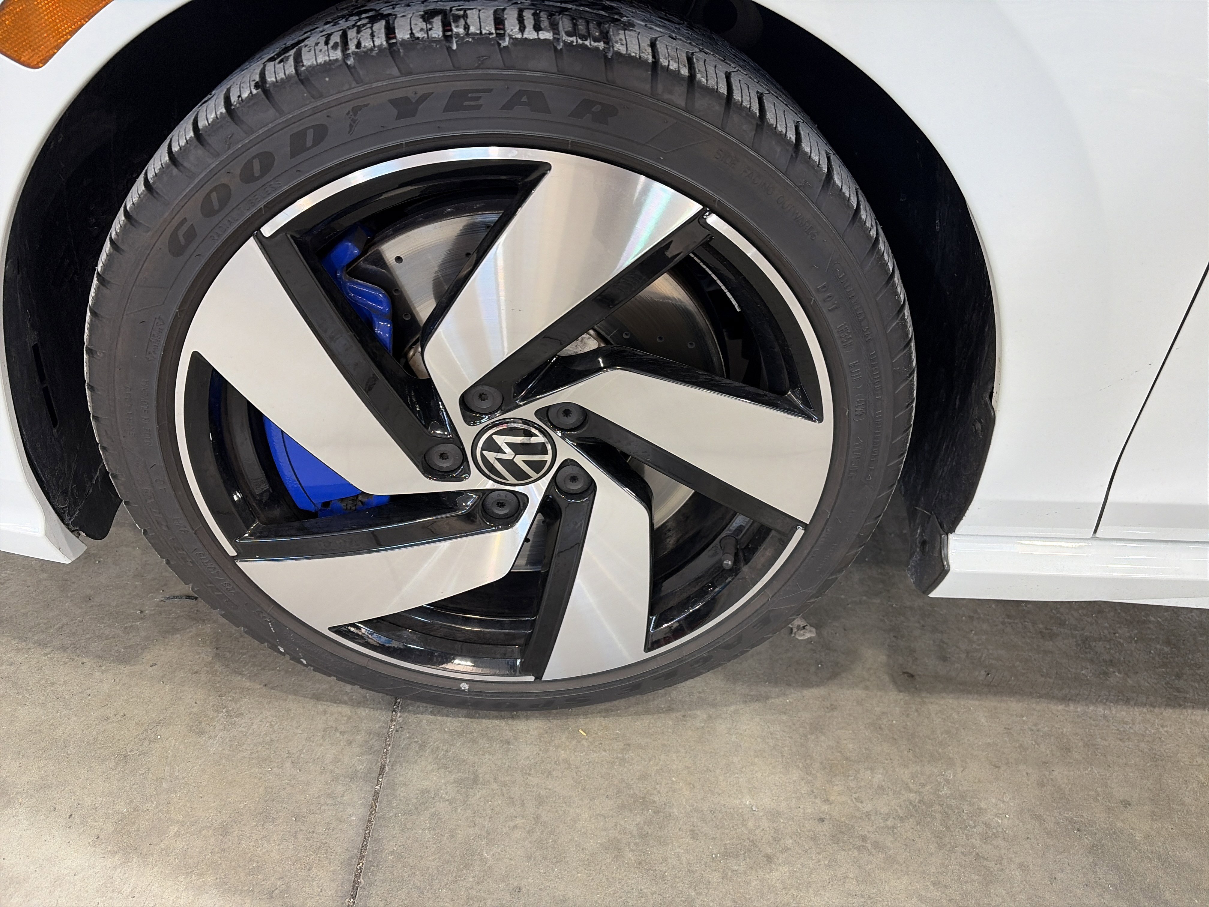 Certified 2024 Volkswagen Golf R image 7