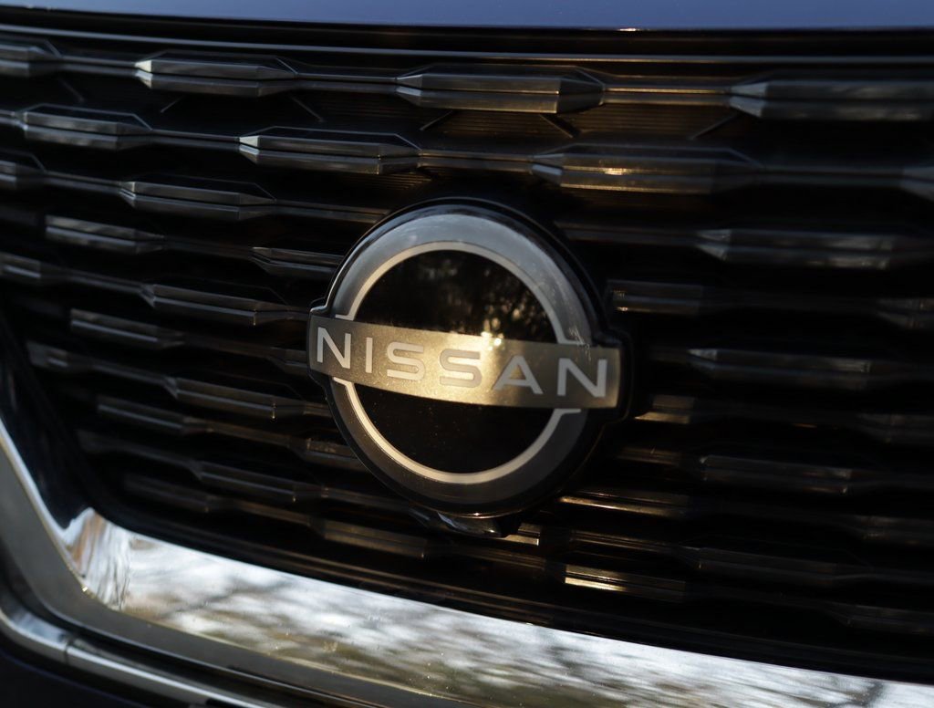 Used 2023 Nissan Rogue SV image 30