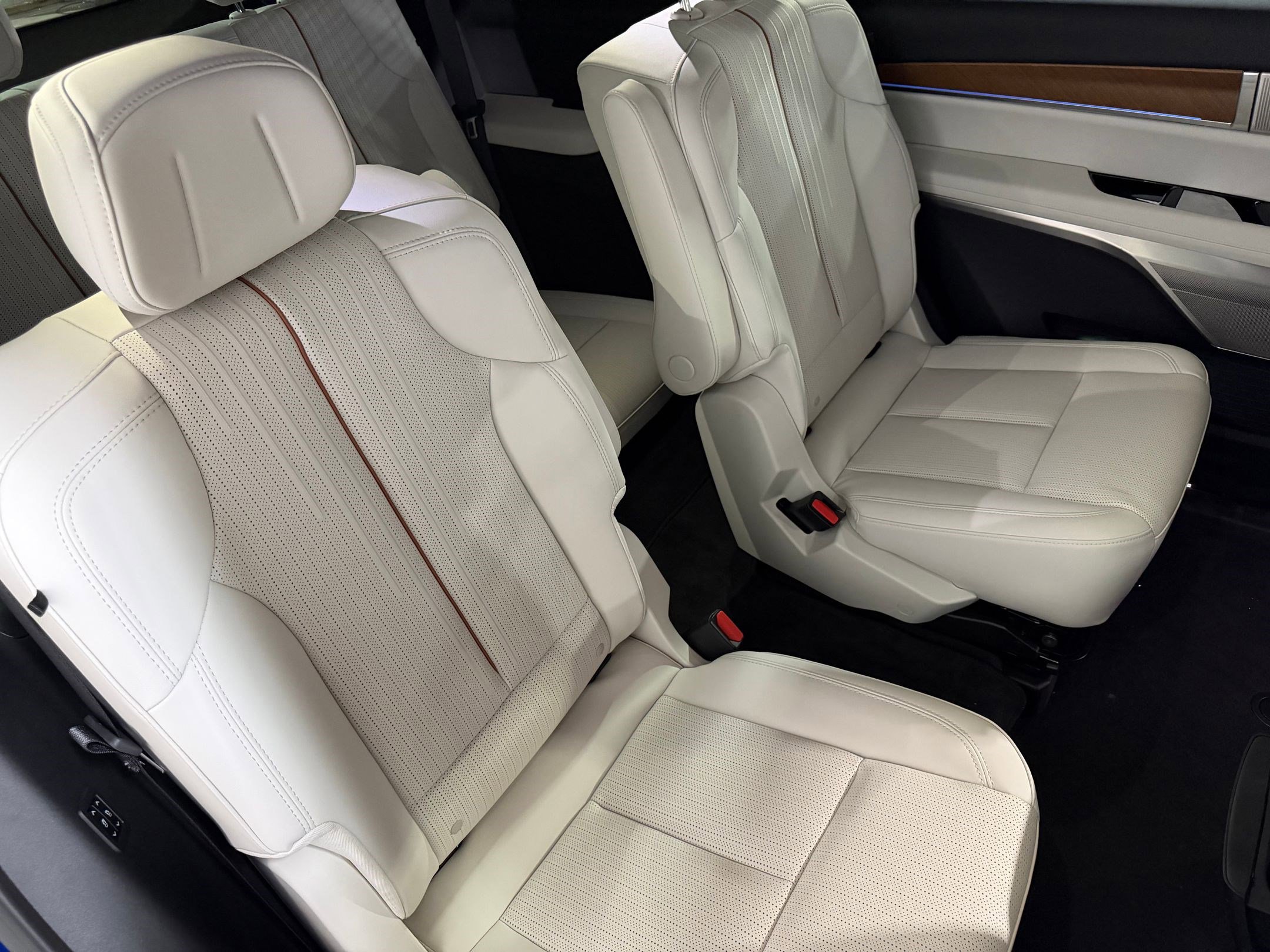 New 2026 Cadillac Vistiq Sport image 50