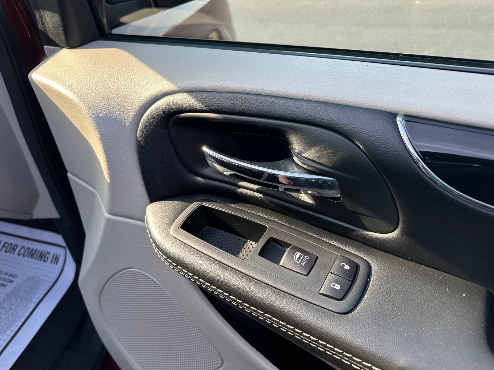 Used 2020 Dodge Grand Caravan SXT w/ Driver Convenience Group FWD image 47