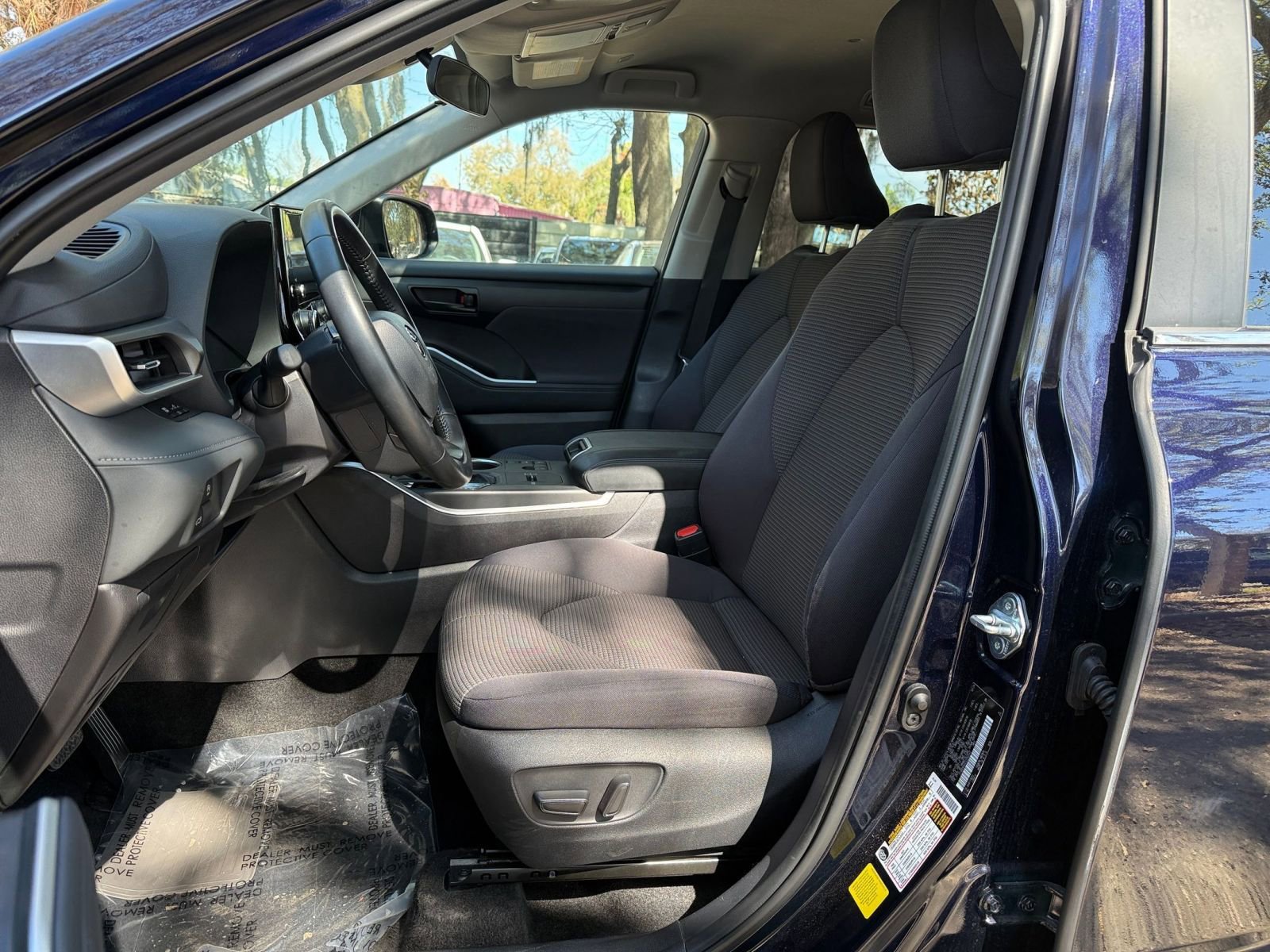 Used 2025 Toyota Highlander LE image 34