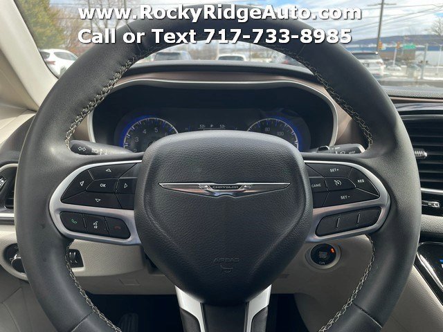 Used 2023 Chrysler Voyager LX image 10