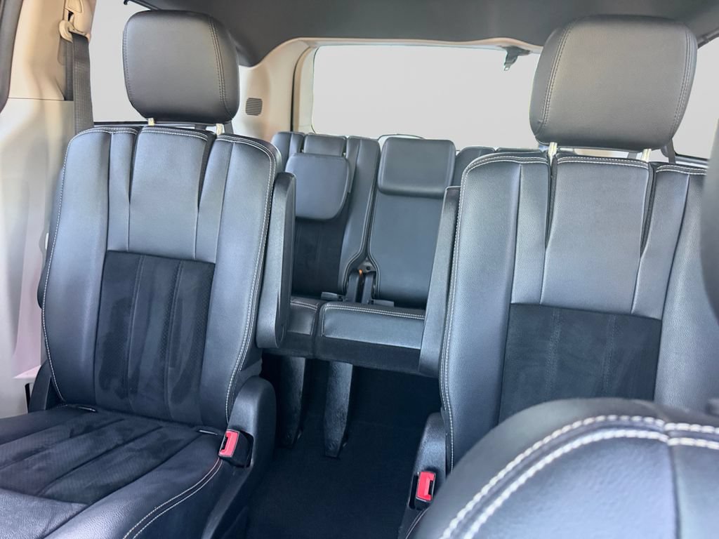 Used 2016 Dodge Grand Caravan SXT FWD image 16