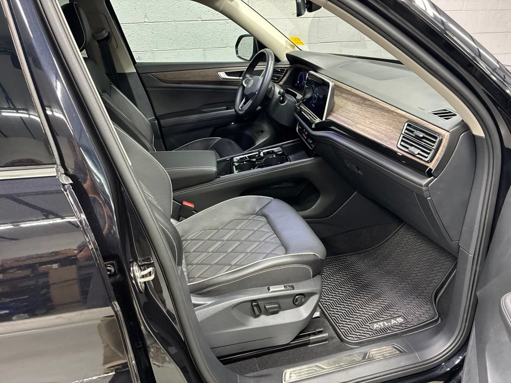 Used 2025 Volkswagen Atlas SEL Premium R-Line AWD/4WD image 7