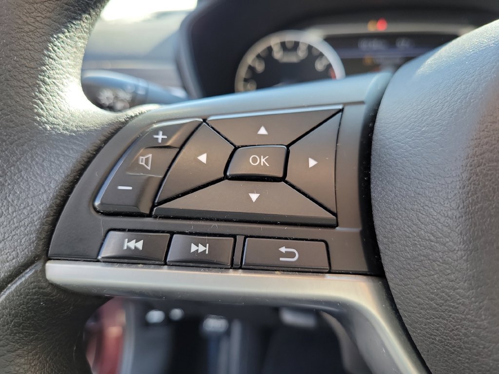 Used 2025 Nissan Altima 2.5 SV FWD image 33
