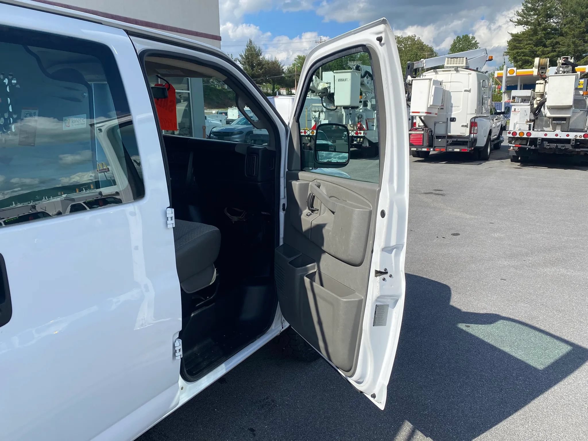 Used 2016 Chevrolet Express 2500 Extended RWD image 17