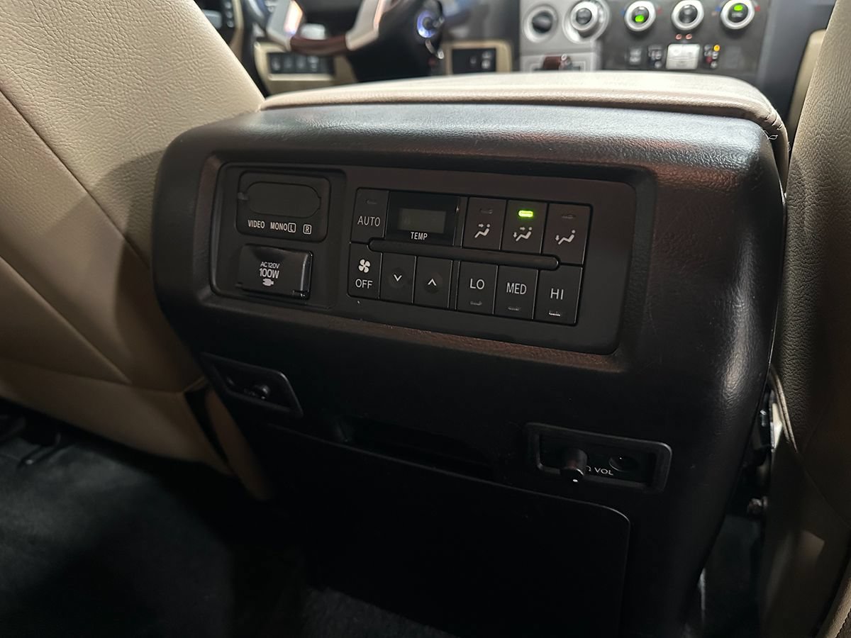 Used 2016 Toyota Sequoia Platinum AWD/4WD image 18