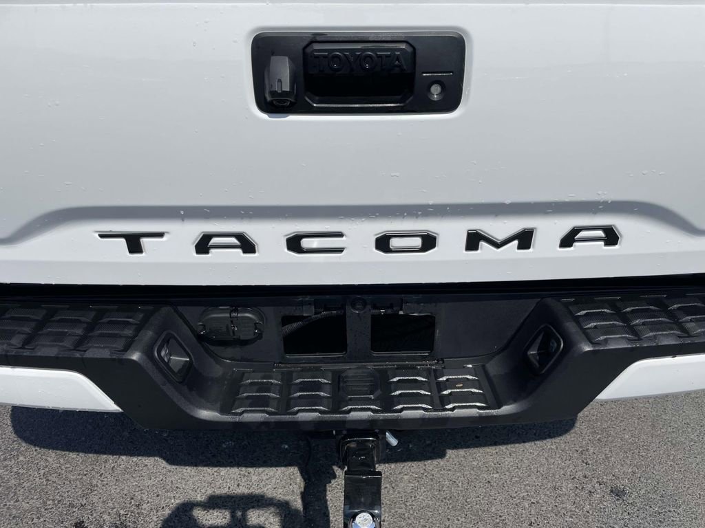 Used 2023 Toyota Tacoma SR5 w/ Technology Package image 31
