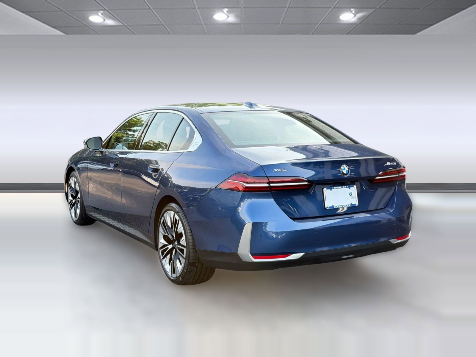 Certified 2025 BMW 540i xDrive AWD/4WD image 3