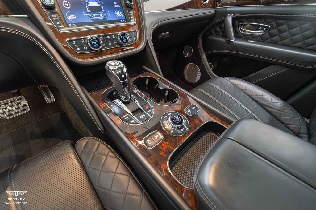 Used 2017 Bentley Bentayga AWD/4WD image 46