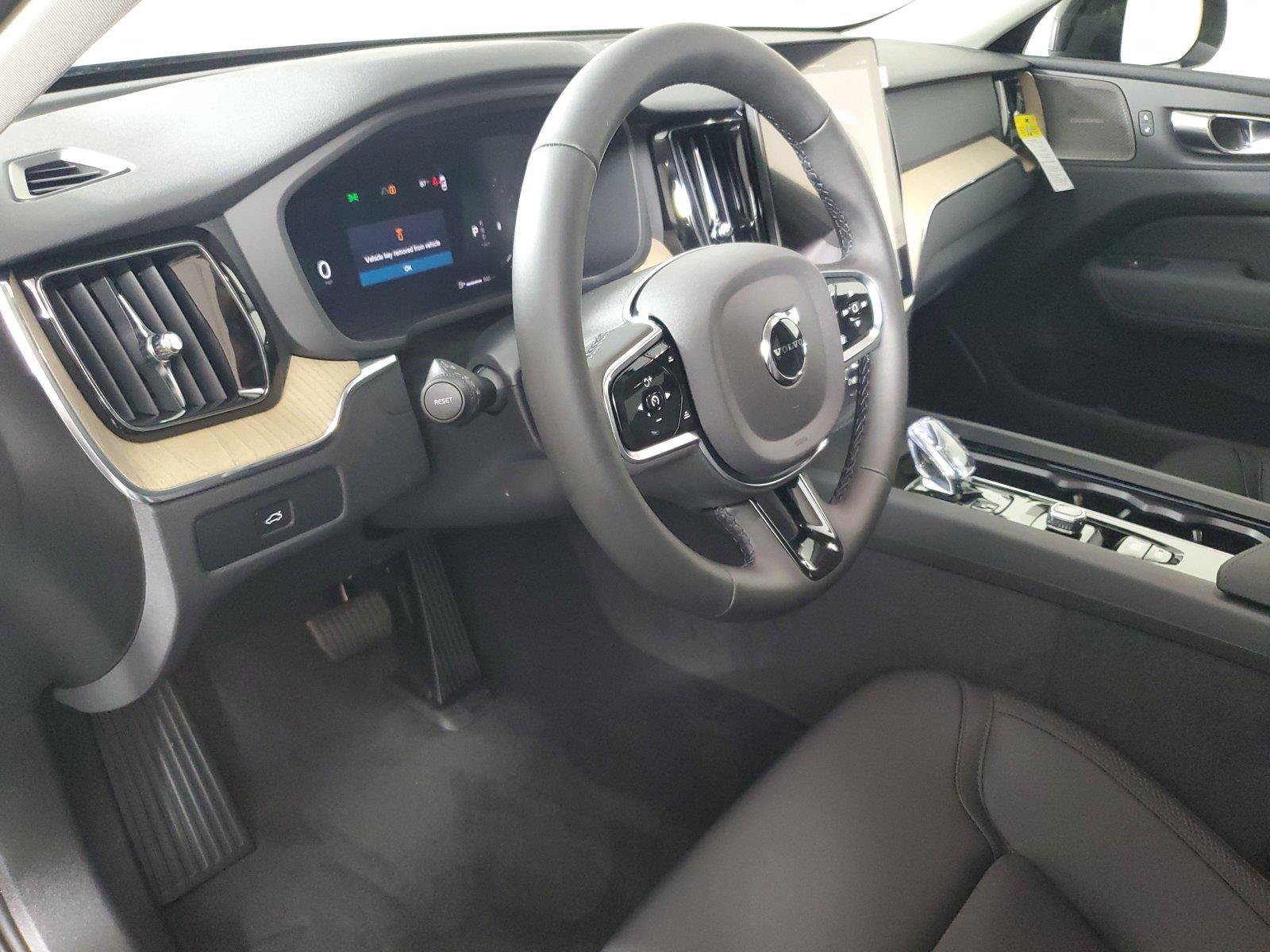 New 2027 Volvo XC60 B5 Plus AWD/4WD image 24