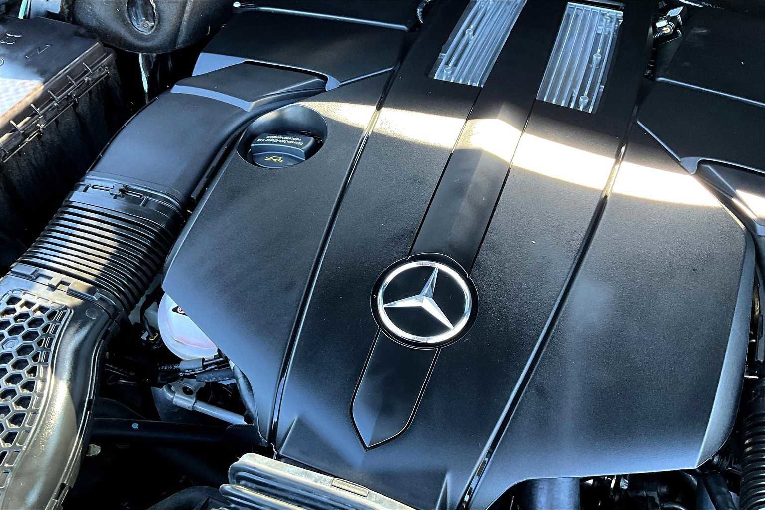 Used 2016 Mercedes-Benz GL 450 4MATIC image 32