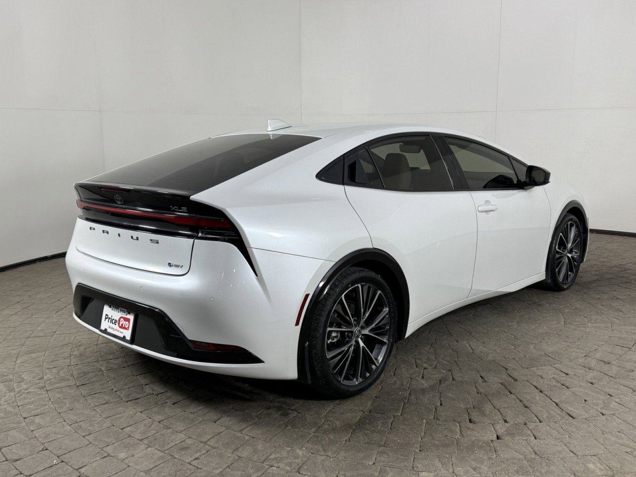 Used 2023 Toyota Prius XLE image 9