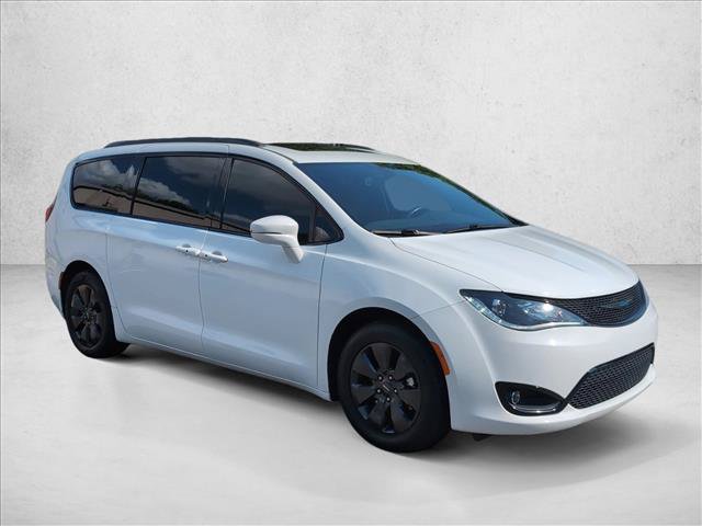 Used 2020 Chrysler Pacifica Limited w/ S Appearance Package FWD image 3