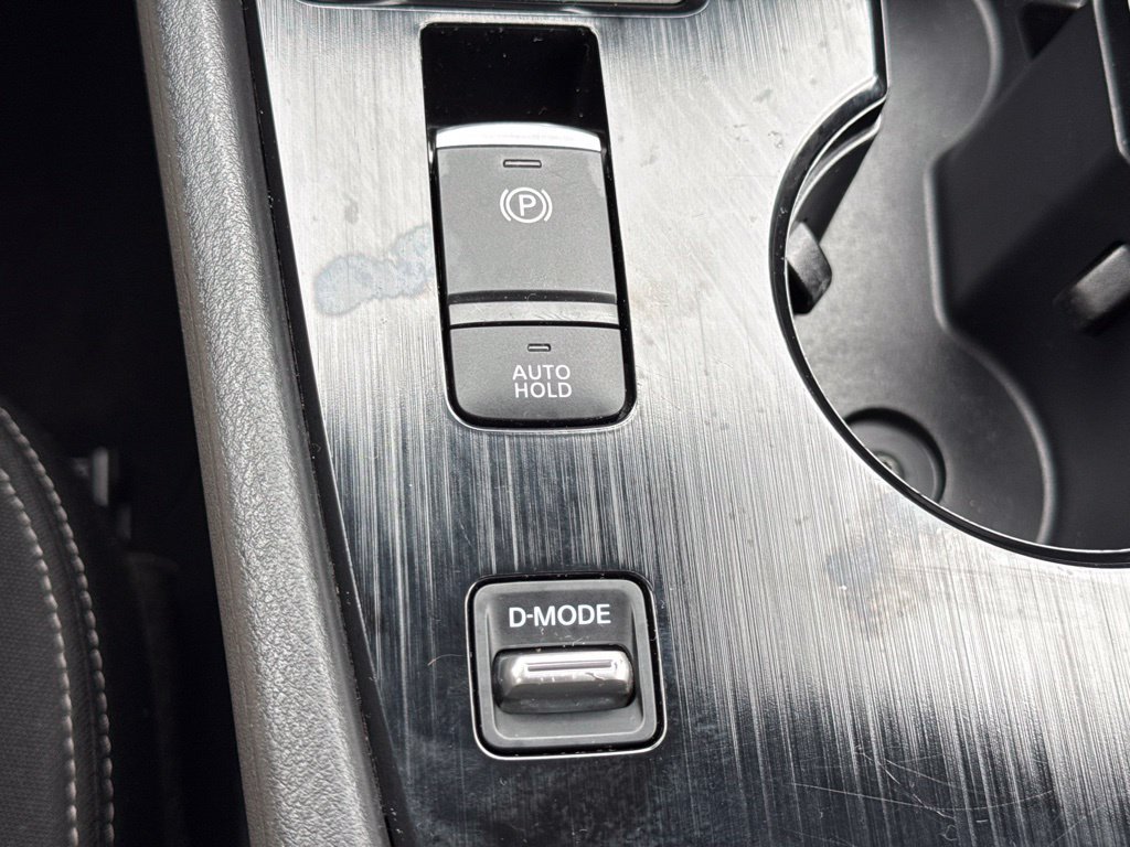 Used 2025 Nissan Rogue SV FWD image 29
