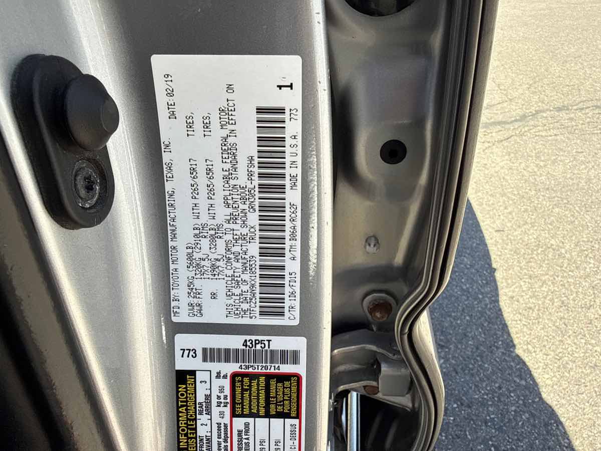 Used 2019 Toyota Tacoma TRD Sport AWD/4WD image 25