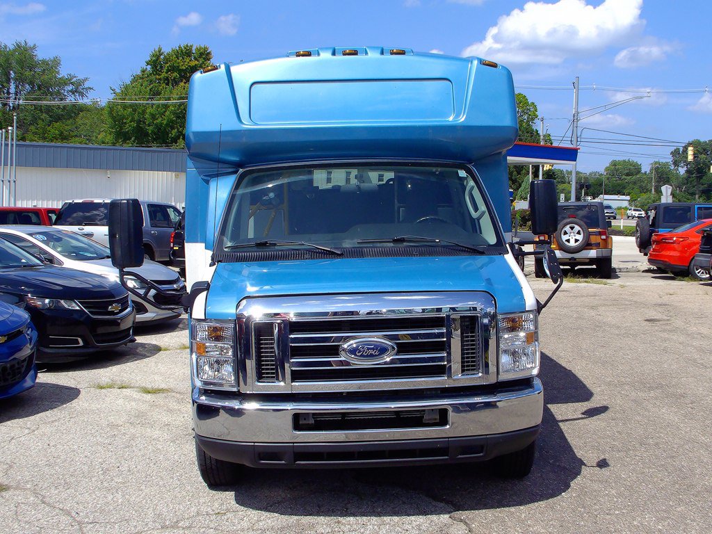 Used 2019 Ford E-450 and Econoline 450 Super Duty w/ Shuttle Bus Prep Package RWD image 3