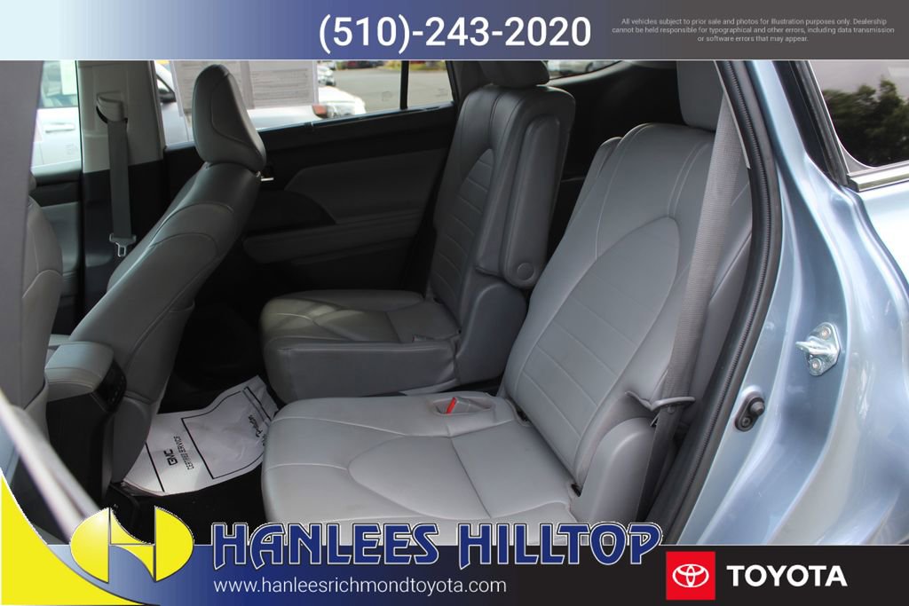 Used 2021 Toyota Highlander XLE AWD/4WD image 16