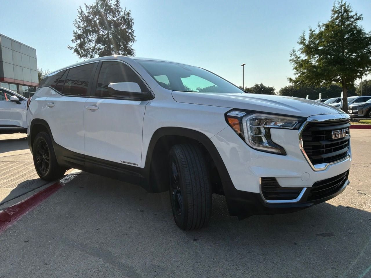 Used 2024 GMC Terrain SLE FWD image 4