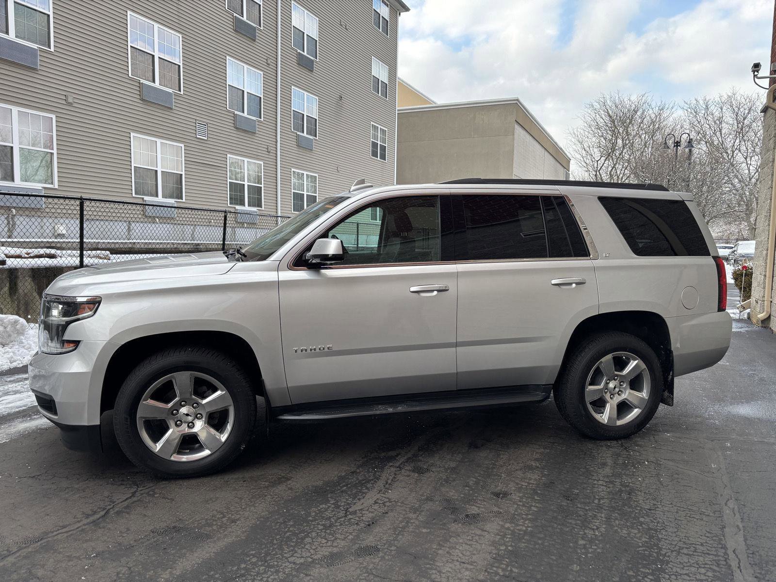 Used 2018 Chevrolet Tahoe LT w/ Luxury Package image 3