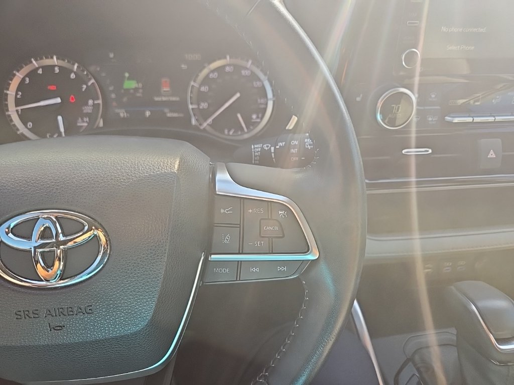 Used 2022 Toyota Highlander XLE FWD image 15