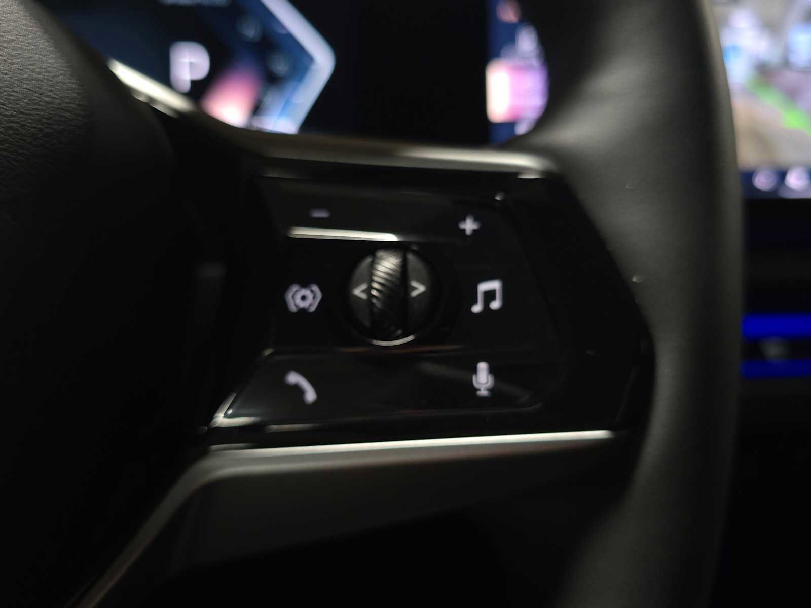 Used 2025 BMW i5 xDrive40 w/ Premium Package image 35