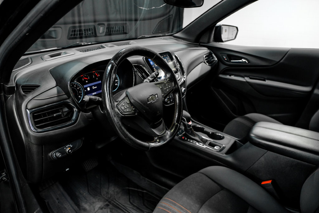 Used 2022 Chevrolet Equinox RS w/ Infotainment Package FWD image 3