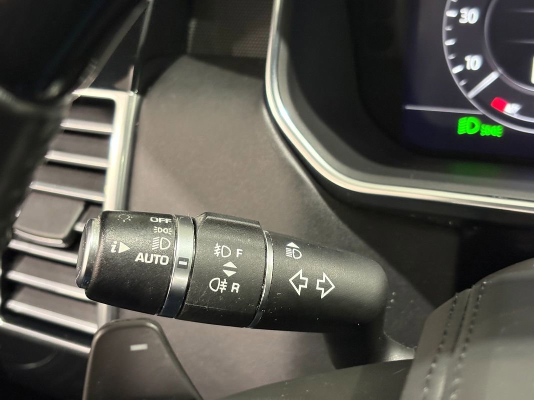 Used 2019 Land Rover Range Rover HSE image 14