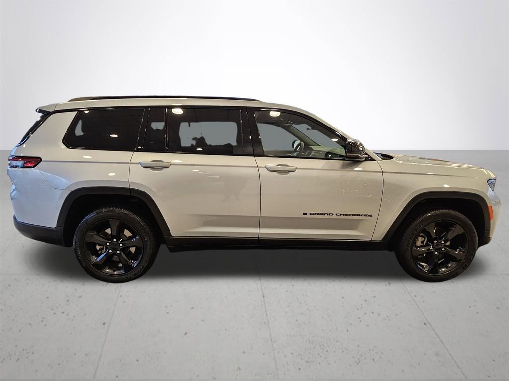 Used 2023 Jeep Grand Cherokee L Laredo image 6