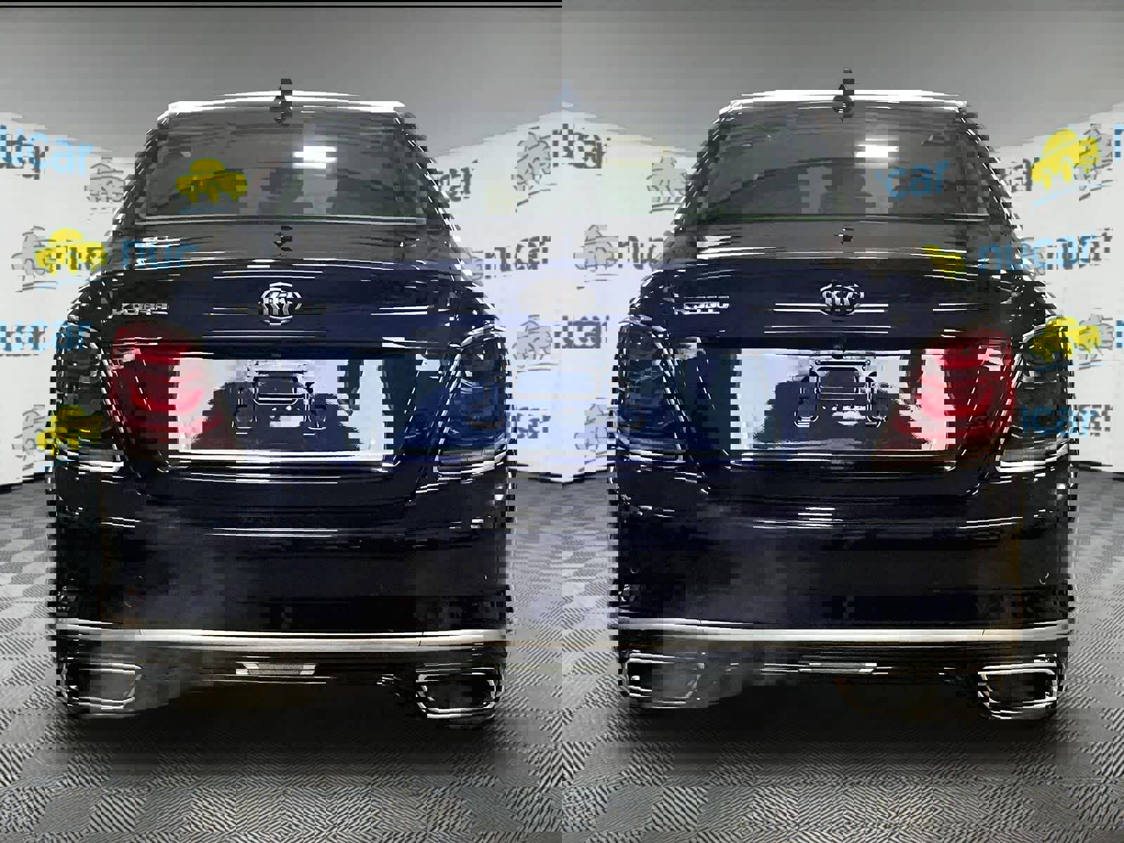 Used 2019 Kia K900 Luxury image 5