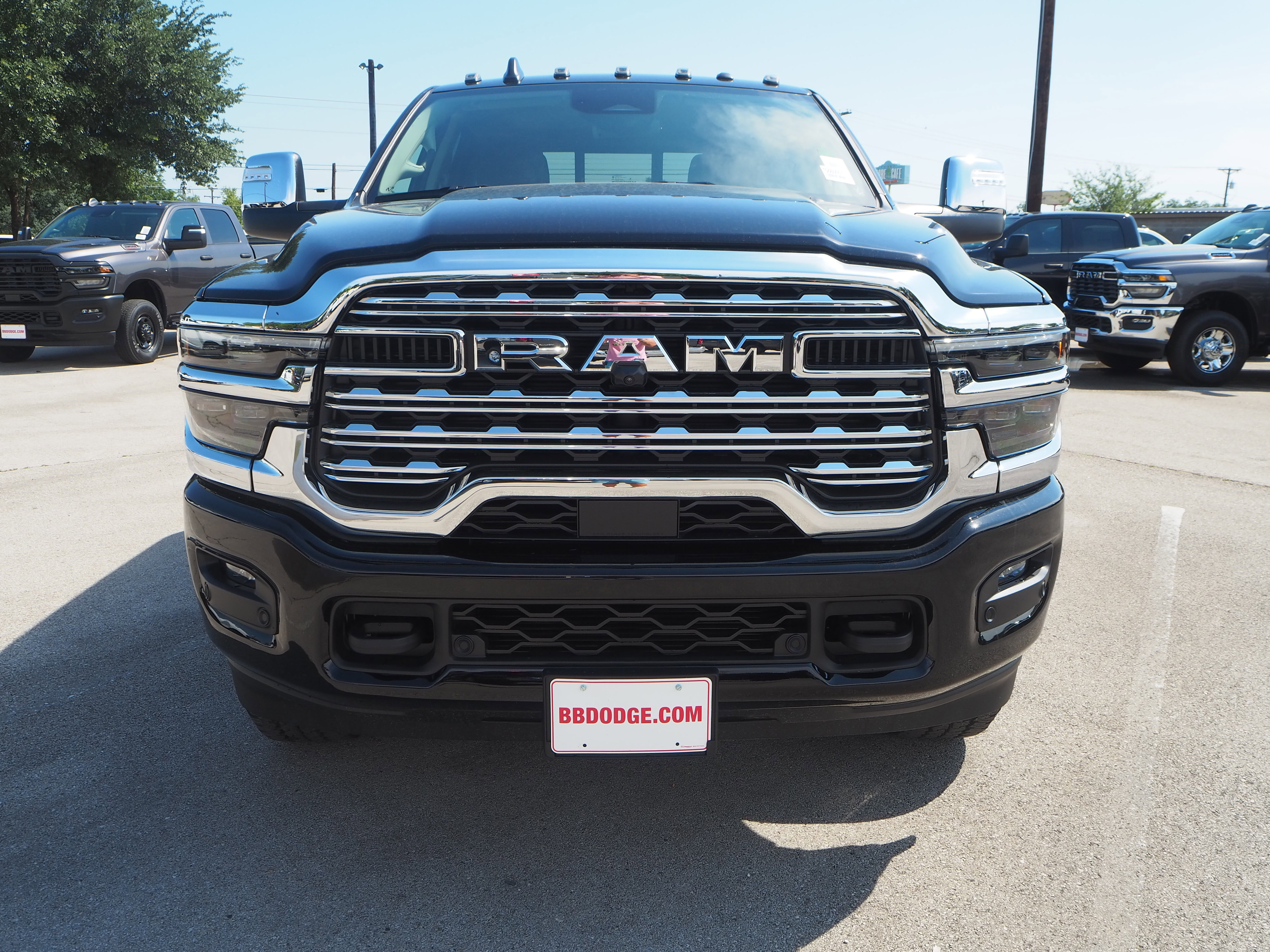 New 2025 RAM 2500 Limited AWD/4WD image 3