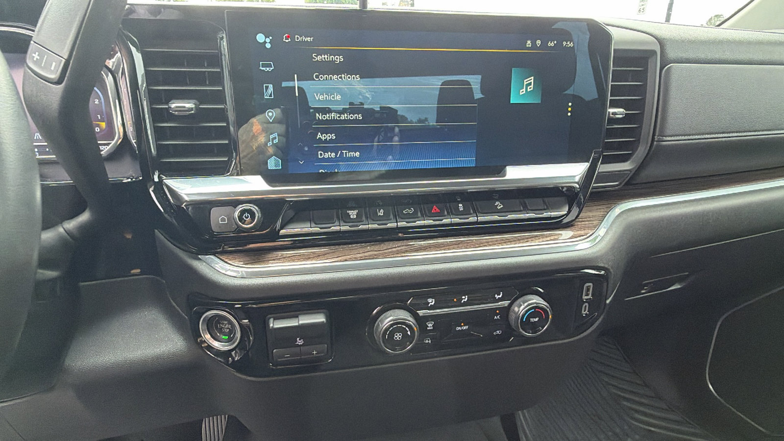 Used 2024 Chevrolet Silverado 2500 LT AWD/4WD image 31
