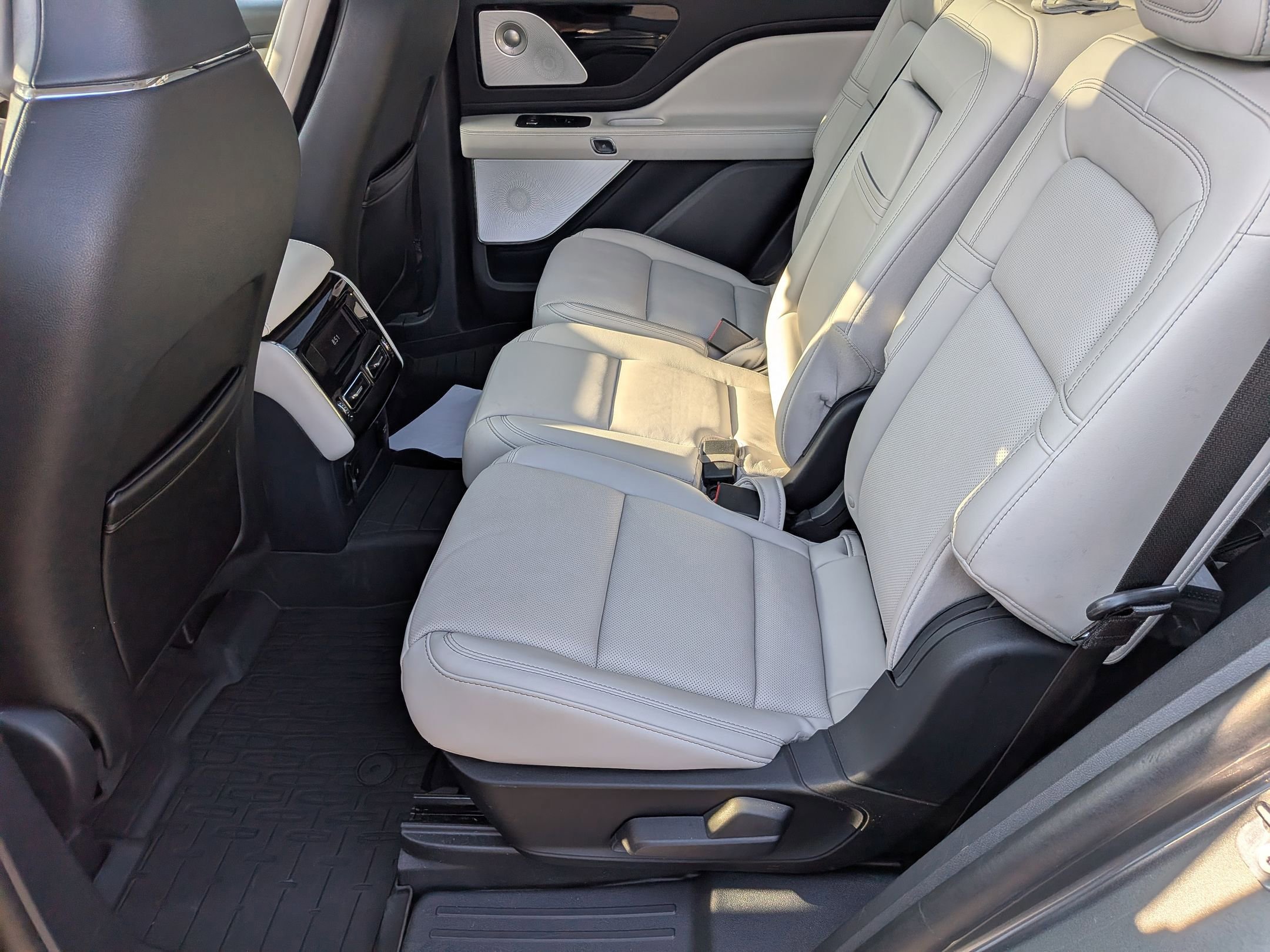 Used 2025 Lincoln Aviator Reserve w/ Equipment Group 201A AWD/4WD image 27
