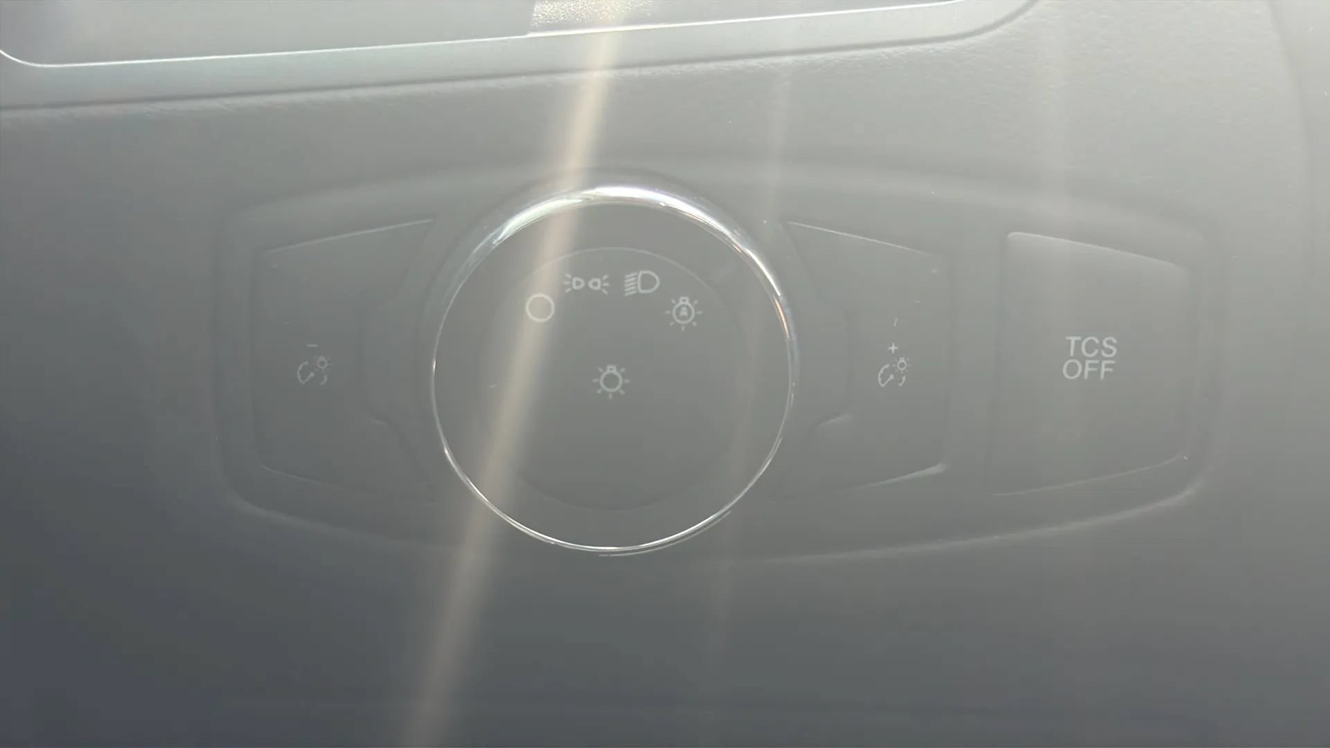 Used 2019 Ford Edge SE AWD/4WD image 16